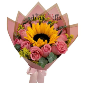 Ramo de 12 rosas rosadas y un girasol amarillo brillante, perfecto para expresar amor y alegría en cualquier ocasión
